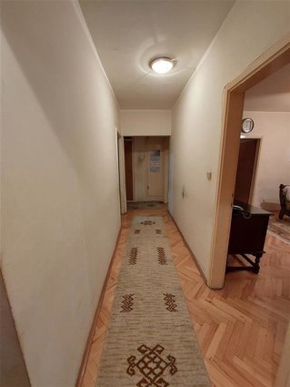 СЕ ПРОДАВА ТРОСОБЕН 81М2 СТАН ВО ХРОМ