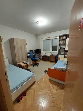 СЕ ПРОДАВА ТРОСОБЕН 81М2 СТАН ВО ХРОМ