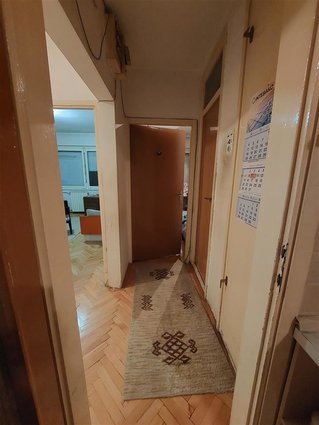 СЕ ПРОДАВА ТРОСОБЕН 81М2 СТАН ВО ХРОМ