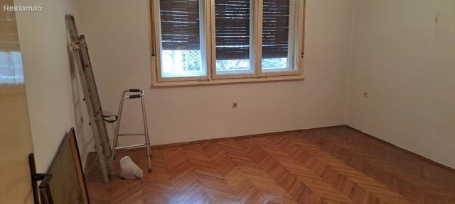 СЕ ПРОДАВА 3-СОБЕН 52М2 СТАН ВО ЦЕНТАР