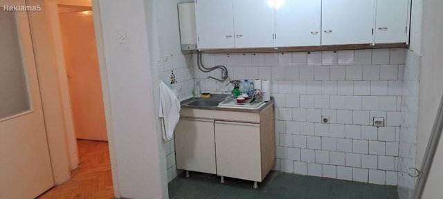 СЕ ПРОДАВА 3-СОБЕН 52М2 СТАН ВО ЦЕНТАР