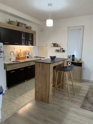 PRZINO : SE PRODAVA STAN_SPRAT 137m2