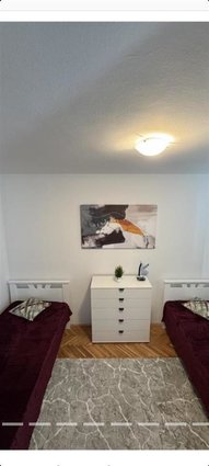 CENTAR SE IZDAVA NOVONAMESTEN STAN 72m2