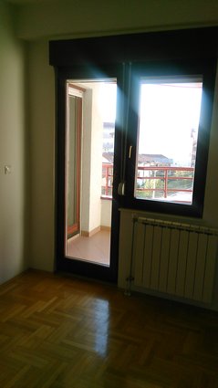 Se izdava prazen dvosoben stan vo Kozle