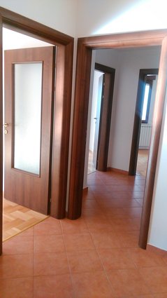 Se izdava prazen dvosoben stan vo Kozle