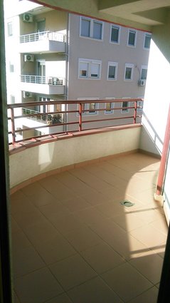 Se izdava prazen dvosoben stan vo Kozle