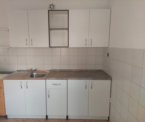 Se izdava prazen dvosoben stan vo Kozle