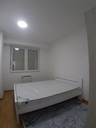 IZDAVANJE NOV STAN -TOBAKO 2-78 M2-3 SPALNI