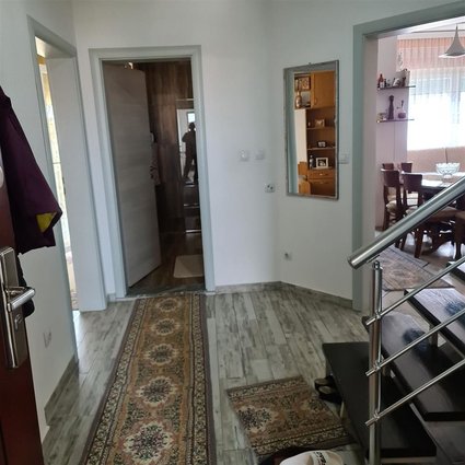 Prodavam Stan 130 m/2 DUPLEX SO MEBEL