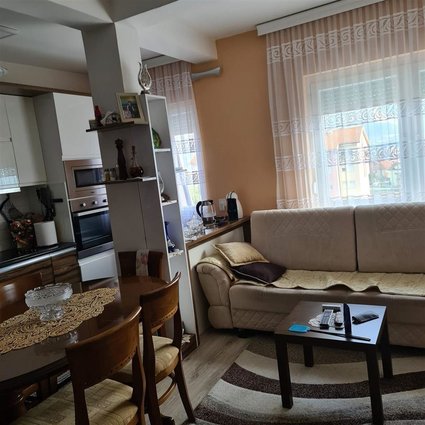 Prodavam Stan 130 m/2 DUPLEX SO MEBEL