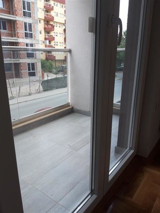 Aerodrom 60m2 trosoben 1kat nov za kancelarii