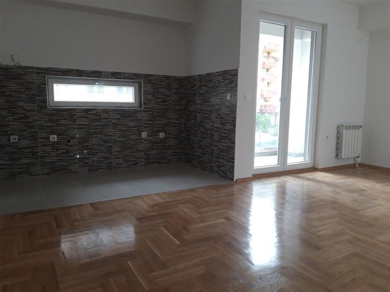 Aerodrom 60m2 trosoben 1kat nov za kancelarii