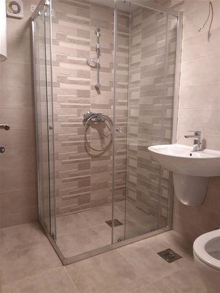 Aerodrom 60m2 trosoben 1kat nov za kancelarii