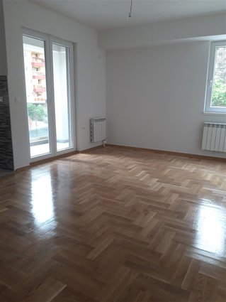 Aerodrom 60m2 trosoben 1kat nov za kancelarii