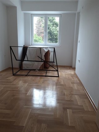 Aerodrom 60m2 trosoben 1kat nov za kancelarii