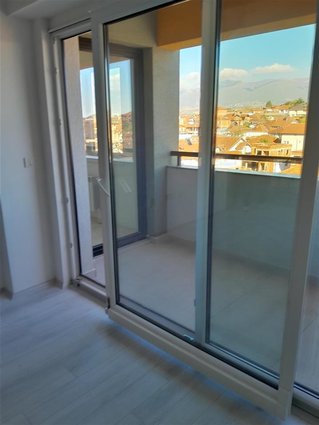 STAN 45 M2 NA RATI -SHUTOORIZARI EXTRA PONUDA