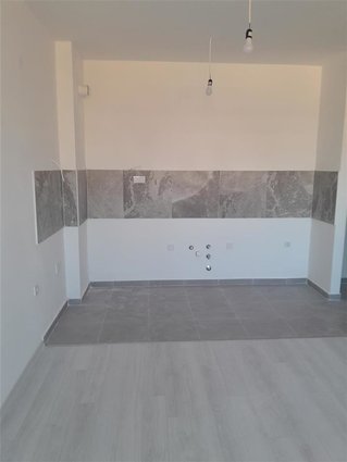 STAN 45 M2 NA RATI -SHUTOORIZARI EXTRA PONUDA