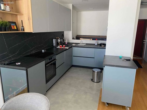 CENTAR GRADSKI ZID BUL K RACIN 90M2