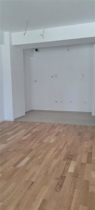 East Gate Living 50m2 na 1kat prazen za kancelarii