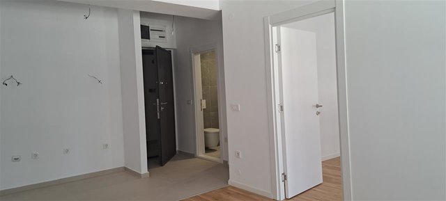 East Gate Living 50m2 na 1kat prazen za kancelarii