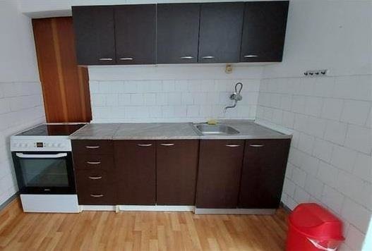 Се продава стан 75м2, К.Вода