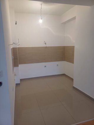 Se prodava nov stan na plasticarska ulica, gi ima site potrebni dokumenti...