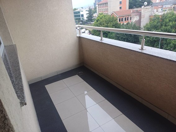 Se prodava nov stan na plasticarska ulica, gi ima site potrebni dokumenti...