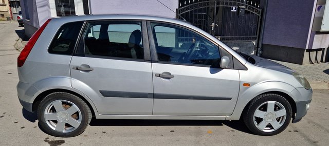 prodavam Ford FIESTA 2008