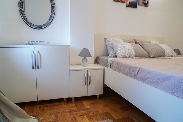 Centar pozadi diamond 60m2 opremen stan