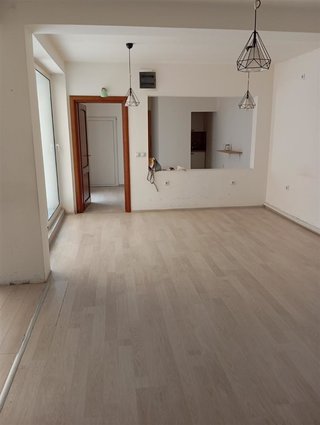 Taftalige 1 kuka samostojna 200m2 za kancelarii