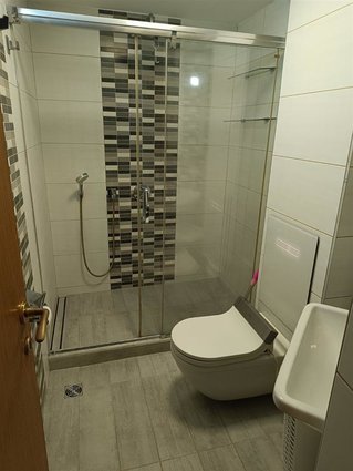 Centar katolicka trosoben opremen stan