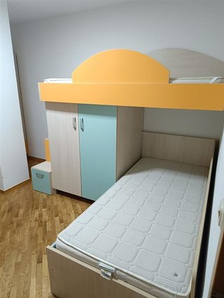 Centar katolicka trosoben opremen stan