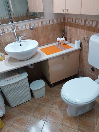 N.Lisice 70m2 trosoben opremen stan