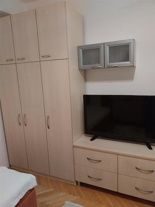 N.Lisice 70m2 trosoben opremen stan