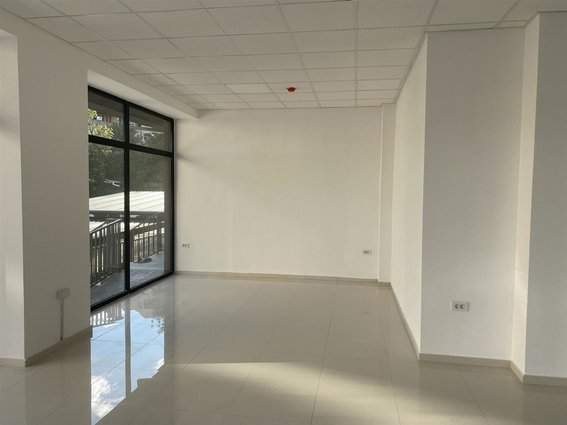 SE IZDAVA NOV DELOVEN PROSTOR 180 M2-VLAE-GJORCE