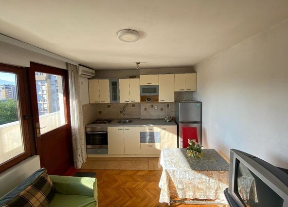 Се продава наместен стан 42м2,Аеродорм