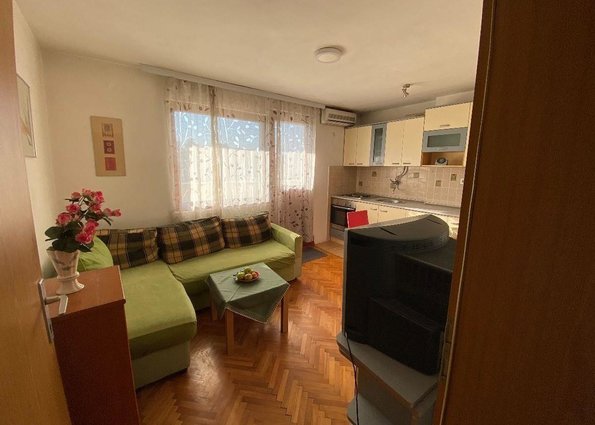 Се продава наместен стан 42м2,Аеродорм