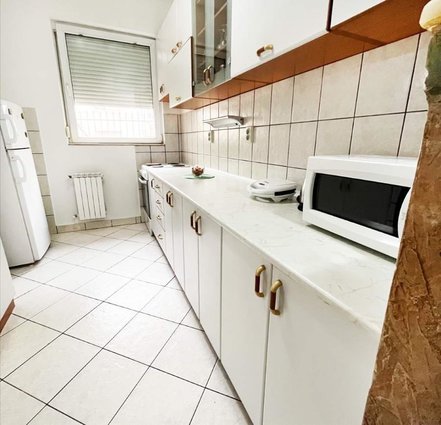 Се изнајмува прекрасен стан во Центар