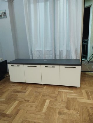 Се изнјамува модерно уреден стан во Центар