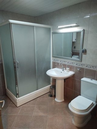 Се изнјамува модерно уреден стан во Центар