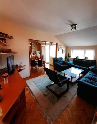 Се продава трособен стан 78м2,Даме Груев