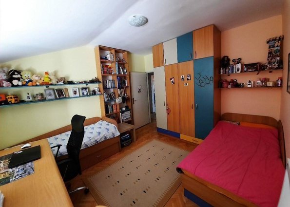 Се продава трособен стан 78м2,Даме Груев