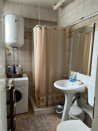 Се продава стан 70м2+подрум,К.Вода