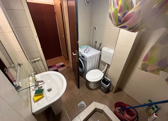 Се изнјамува стан 54м2,Лептокарија