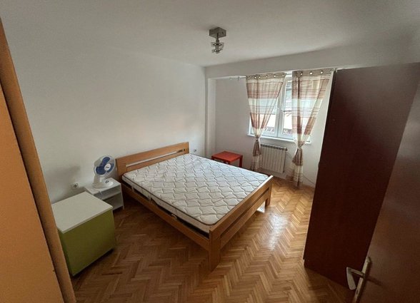 Се изнјамува стан 54м2,Лептокарија