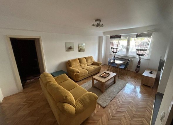 Се изнјамува стан 54м2,Лептокарија