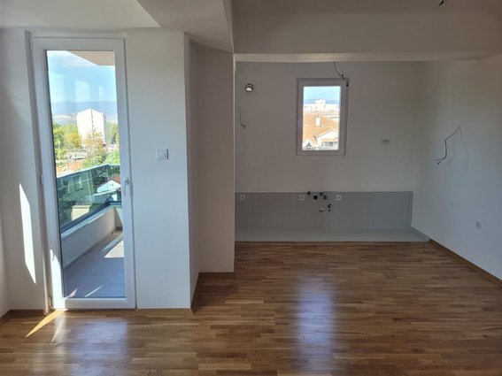 Се продава дуплекс 23м2, Хром