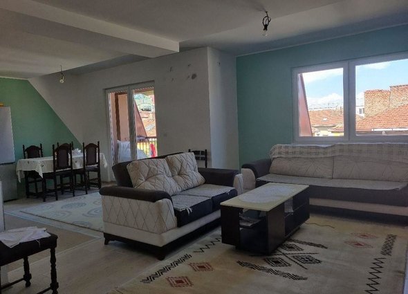 Се продава стан 88м2,Католичка