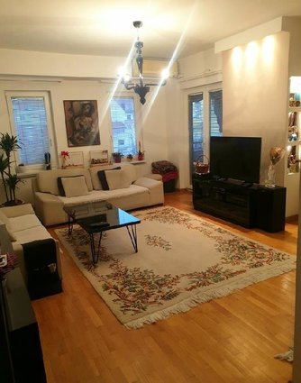 Се продава стан 82м2, Центар