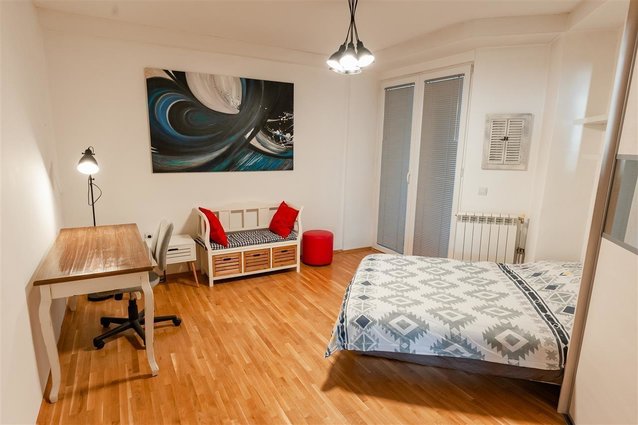 CENTAR ZGRADATA  NA  TIFANI 150M2 STAN SO EXTRA CENA